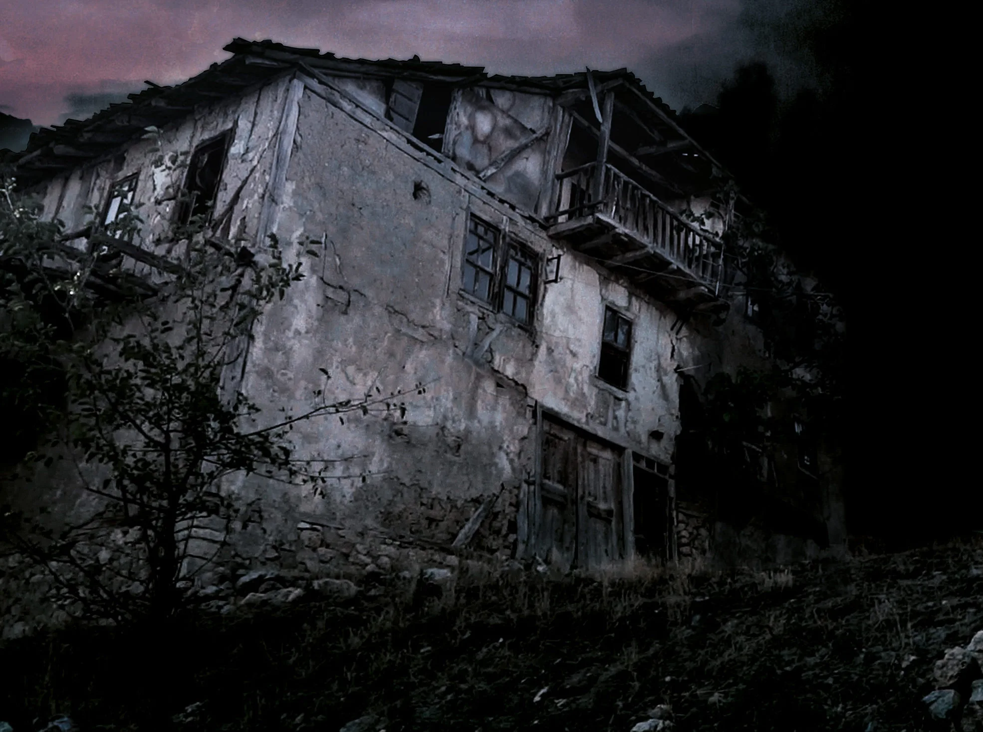 Cin Tepesi Filminin Afişindeki Ayrıntı Korkuttu!