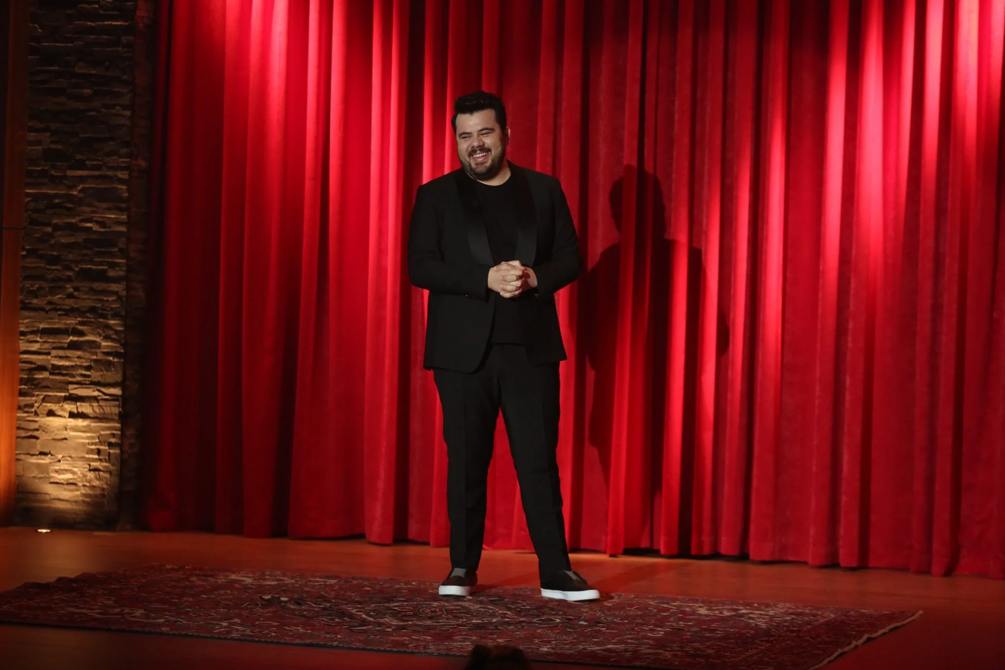 Eser Yenenler Show’dan Kötü Başlangıç!