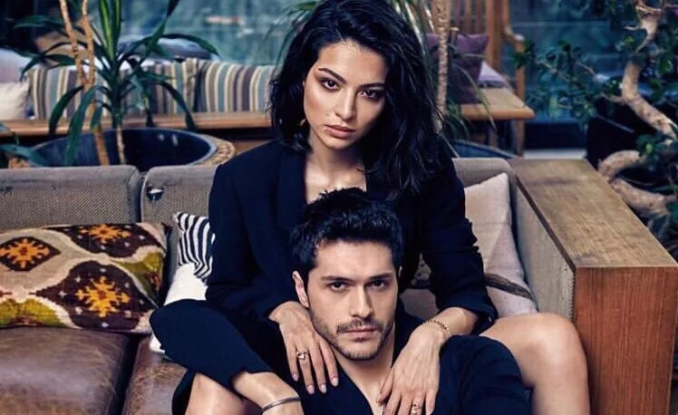 Melisa Aslı Pamuk ve Alperen Duymaz Hello Dergisi’nin Kapağı Oldular!